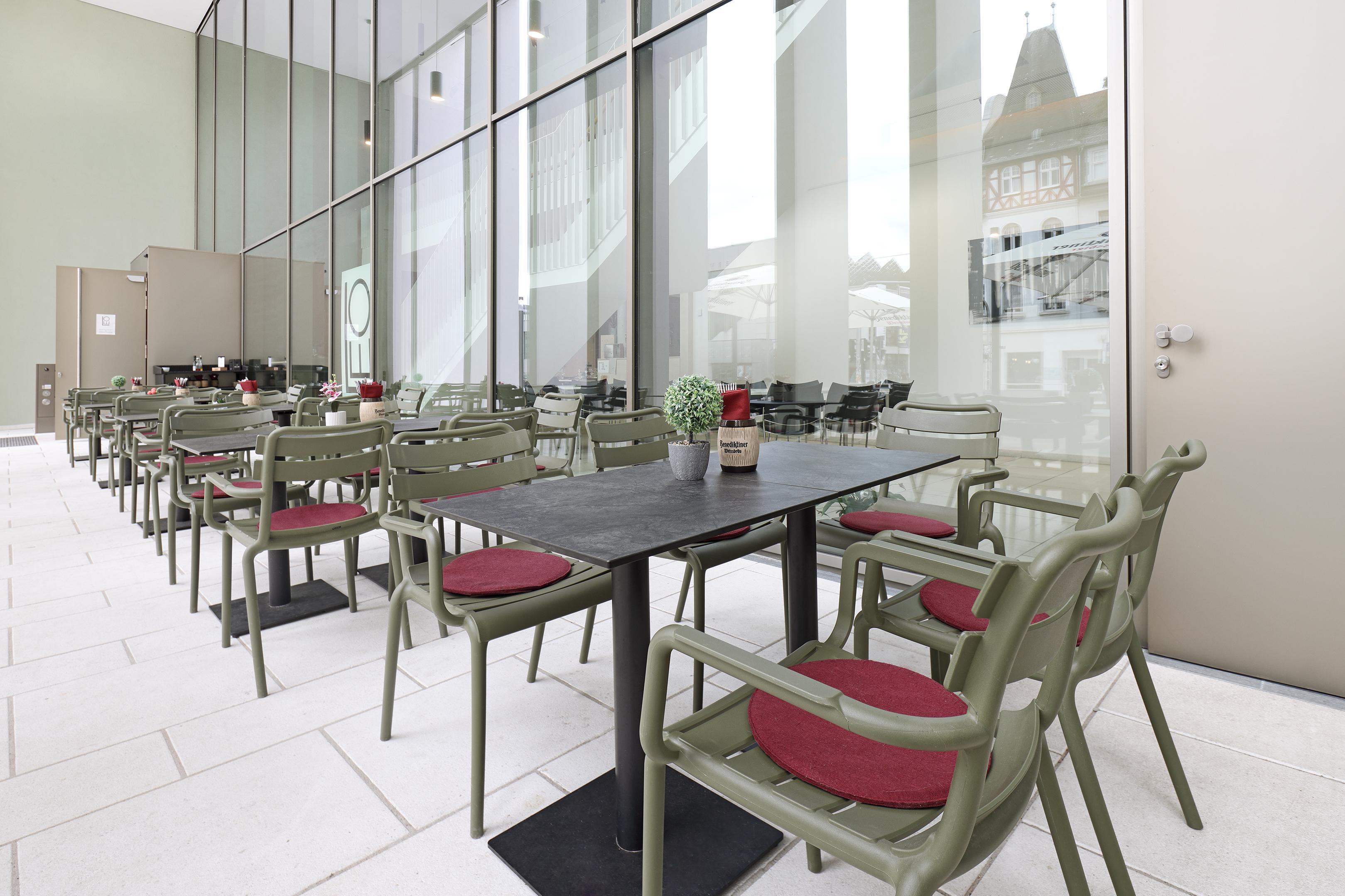 Chaise à accoudoirs Estela