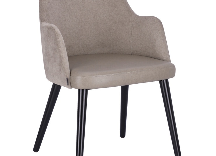 Abbildung Armlehnstuhl Hada Schrägansicht