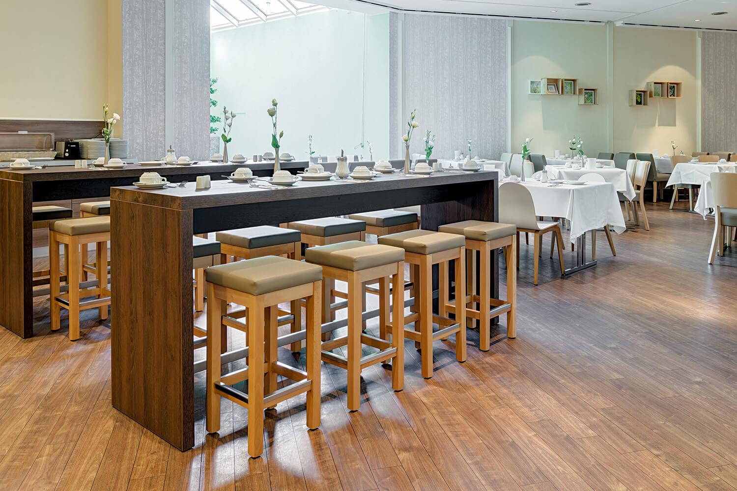 halbhoher Hocker Delu